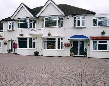 Nonsuch Park Hotel เอปซอม ภายนอก รูปภาพ