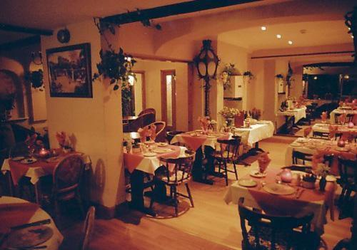 Nonsuch Park Hotel เอปซอม ภายนอก รูปภาพ